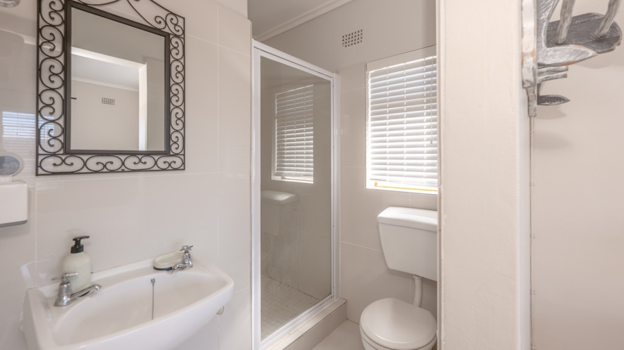 To Let 5 Bedroom Property for Rent in Struisbaai Western Cape
